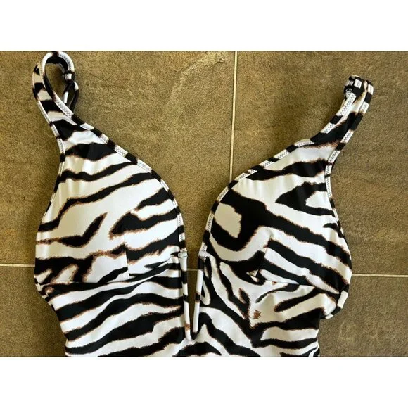 Bar III Women’s Animal Printed V-Neck One-Piece Swimsuit Size M